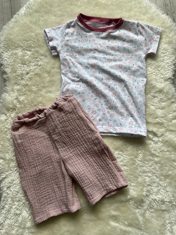 Baby Mädchen Set mit süßen Blümchen Shirt